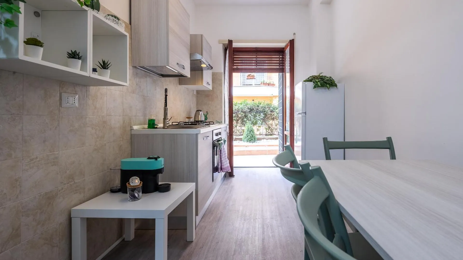 Apartment Garden House By Buddyrent Rome