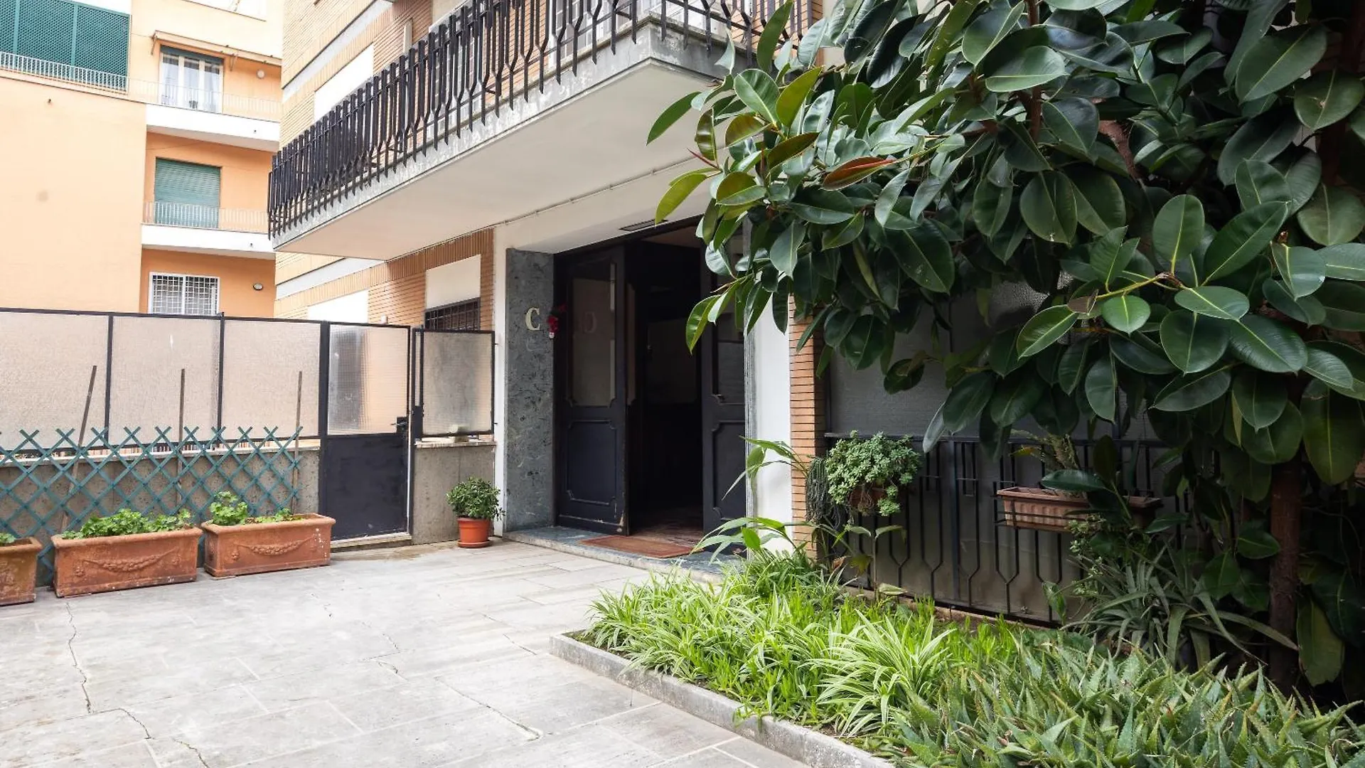 Apartment Garden House By Buddyrent Rome
